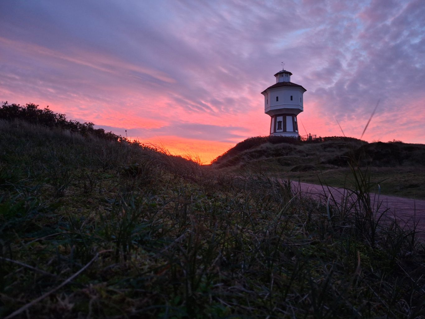 Der neue Tag beginnt und die Natur taucht die Insel in ein magisches Licht Der neue Tag beginnt und die Natur taucht die Insel in ein magisches Licht